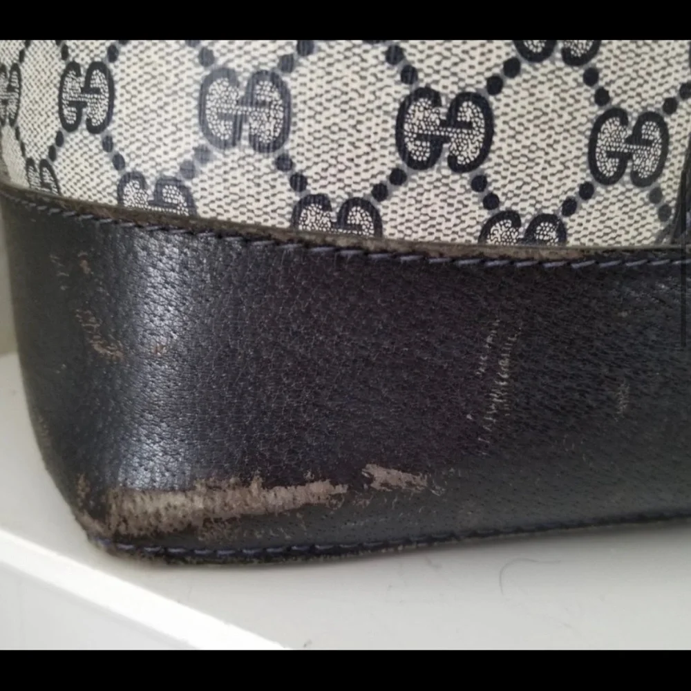 Gucci Hobo Bag in Black and Cream with Red Accents - Picture 4 of 11